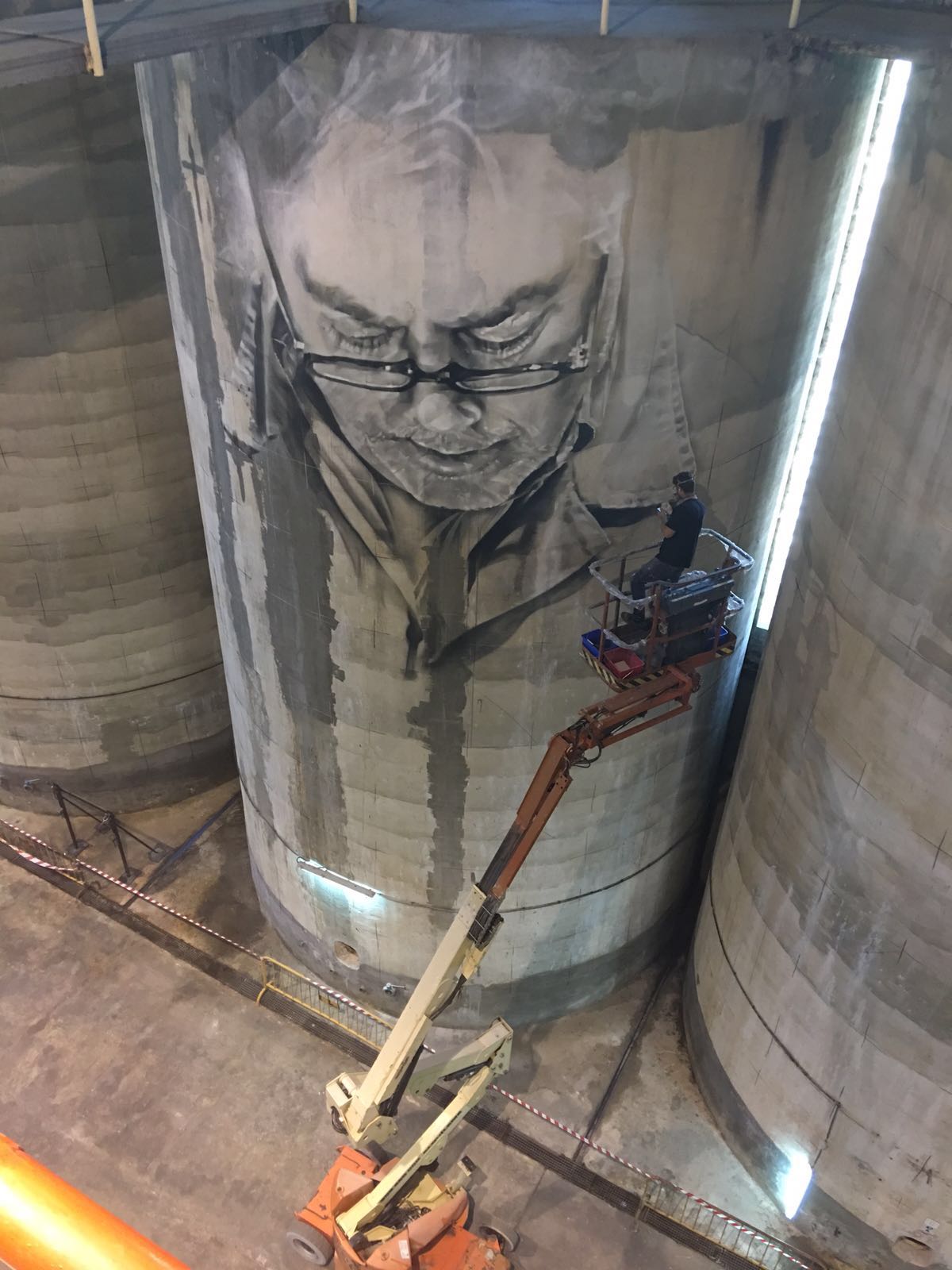 Bodegas Solar de Samaniego estrena un mural de Guido Van Helten