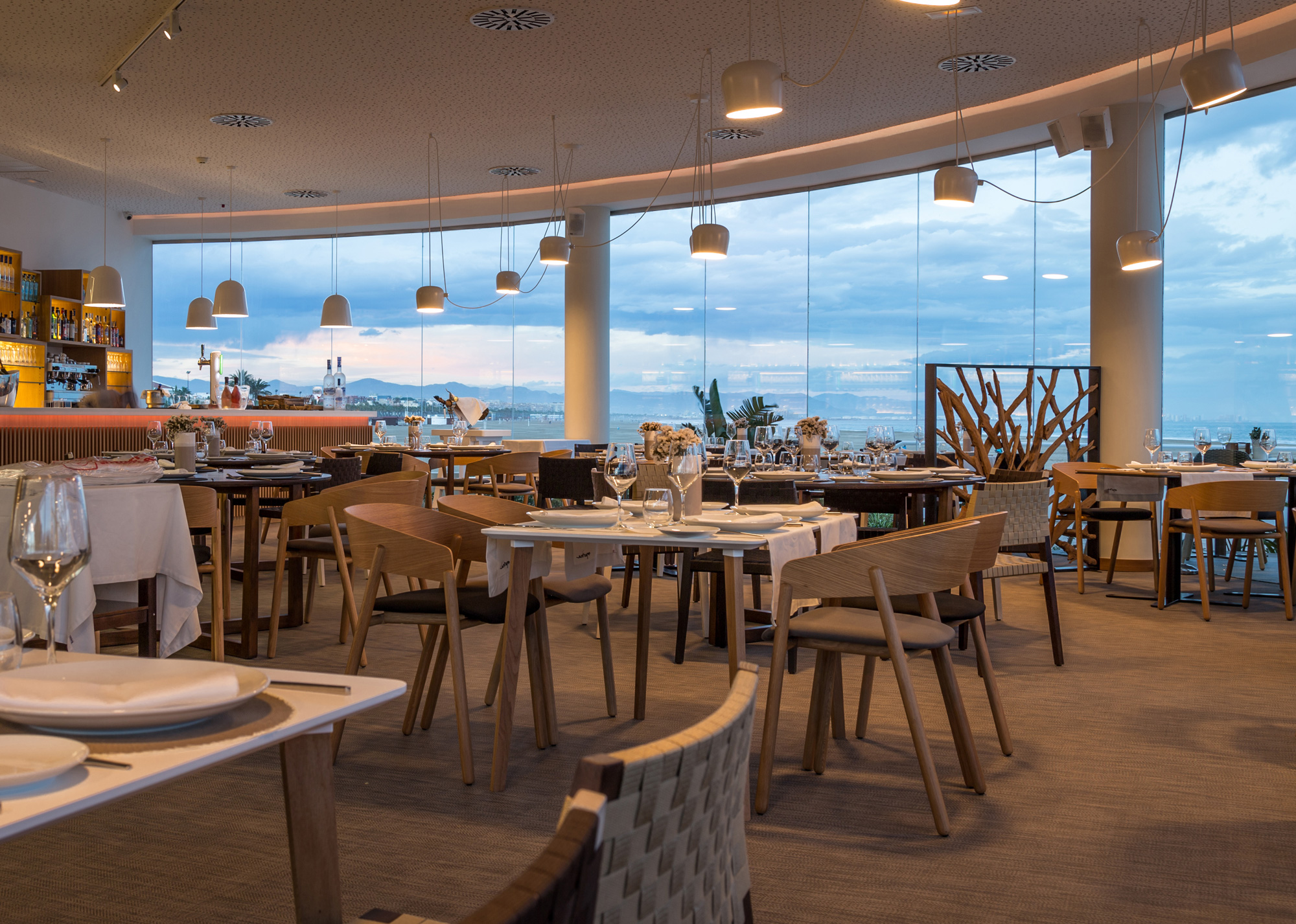 RESTAURANTE MARINA, ALTO NIVEL DE COCINA A PIE DE PLAYA